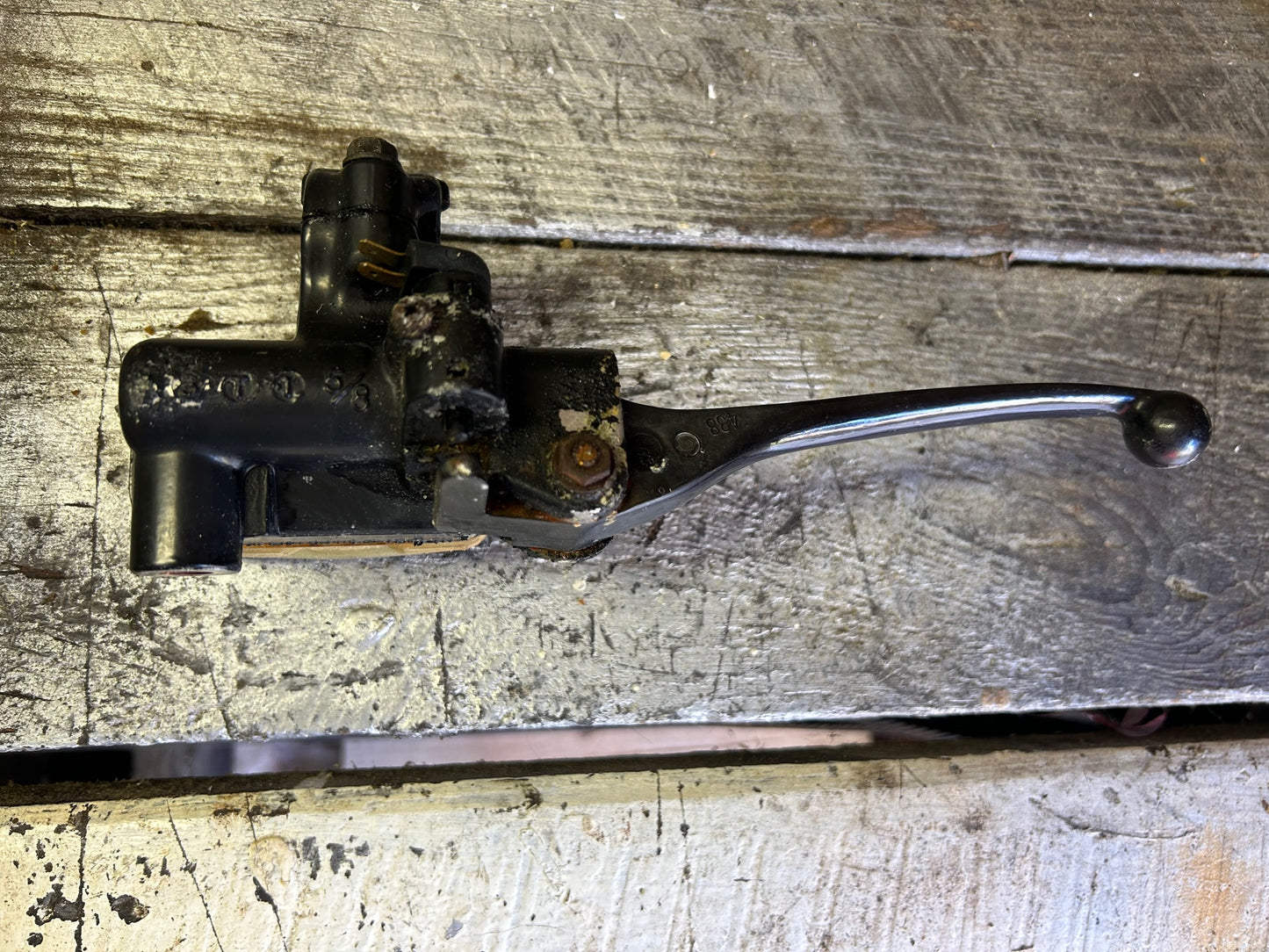 79, 80, 81 Honda CB750K Front Brake Master Cylinder Assy. 45500-MA4-672